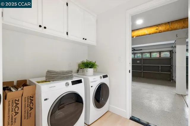 a view of kitchen with washer and dryer