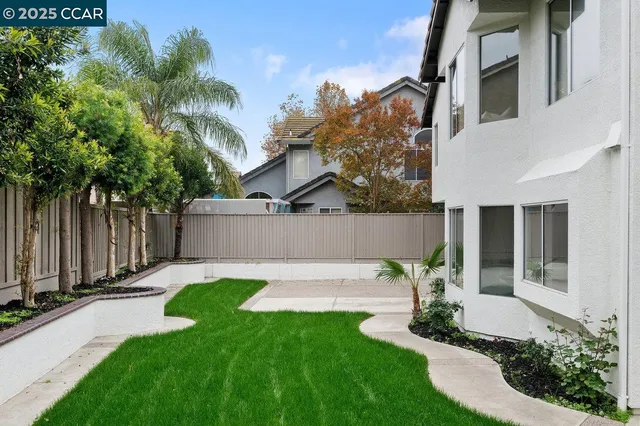 a view of a back yard of the house