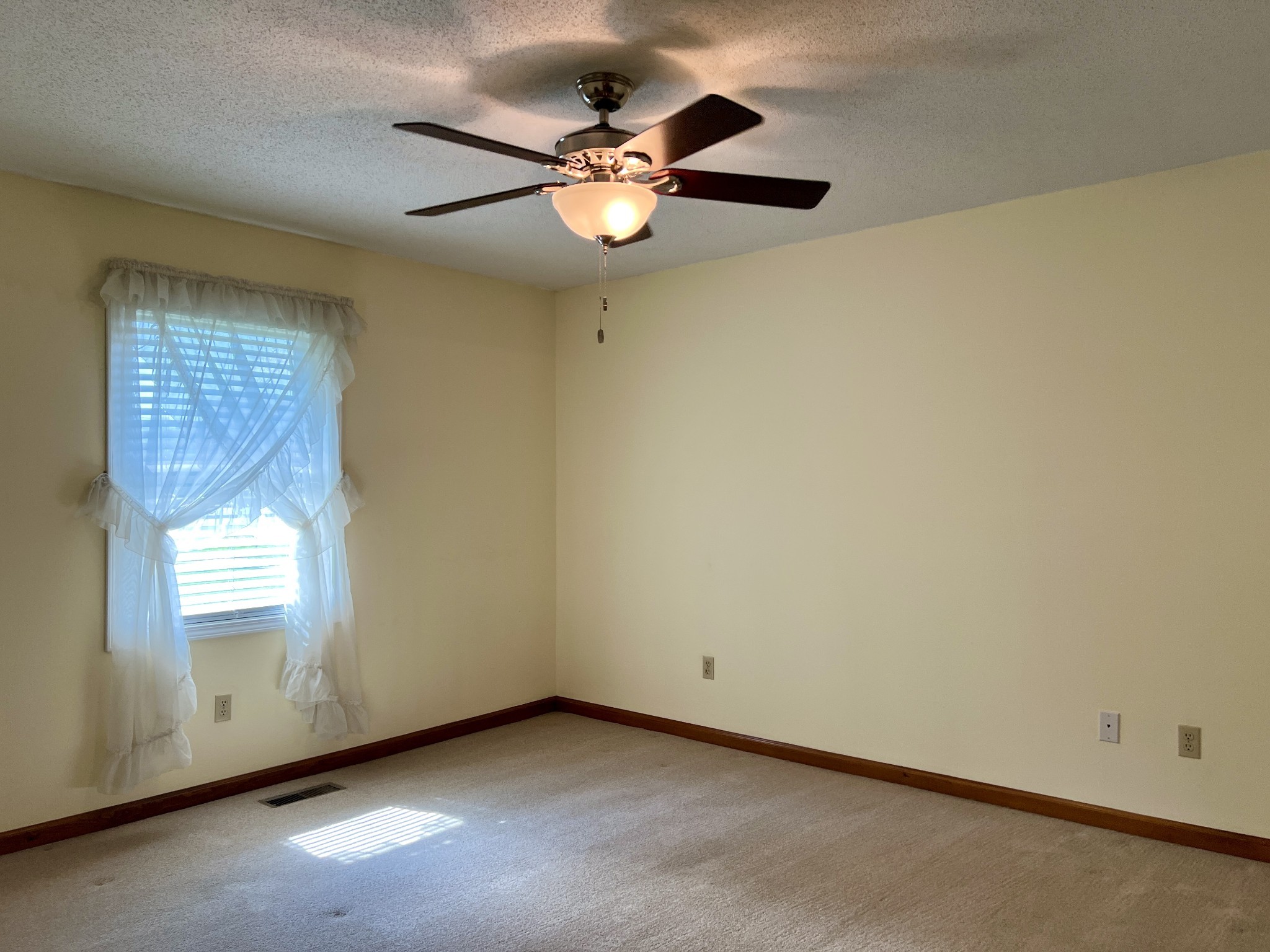 1036 Bowling Green Road Franklin, KY 42134 - Photo 14 of 31