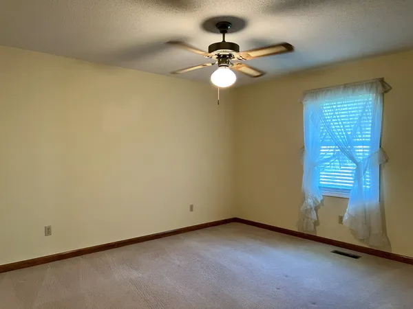 $345,000 | 1036 Bowling Green Road, Franklin, KY 42134