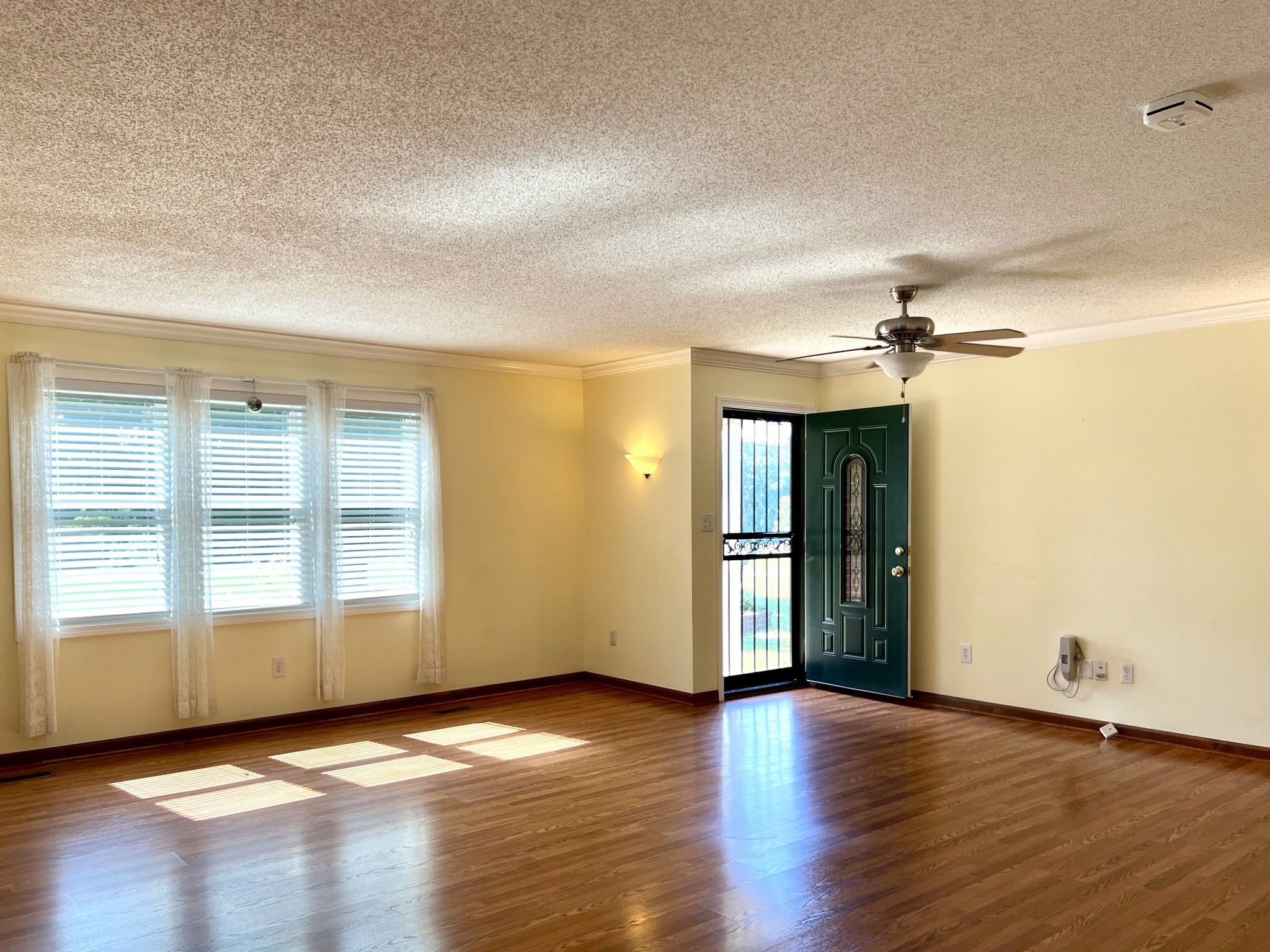 1036 Bowling Green Road Franklin, KY 42134 - Photo 2 of 31