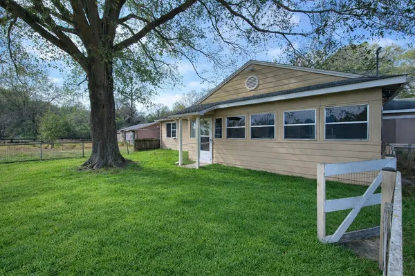 a view of a house with backyard and porch