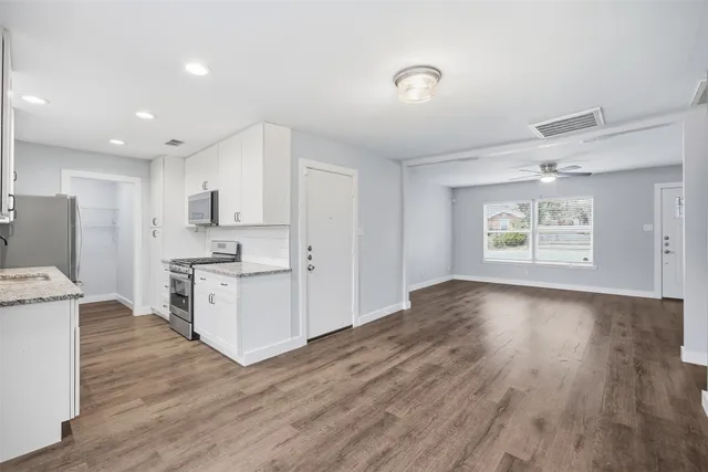 $2,600 | 4810 Creekwood Road, Austin, TX 78723