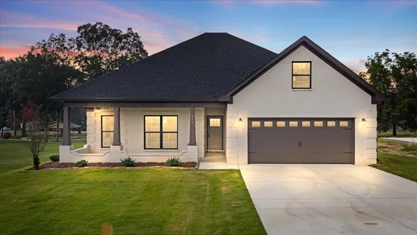 $365,000 | 204 Washington Avenue, New Hope, AL 35760