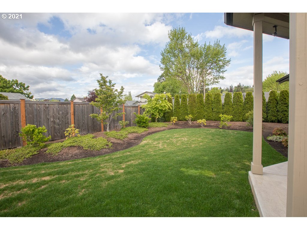 818 Hamilton Street Springfield, OR 97477 - Photo 13 of 32