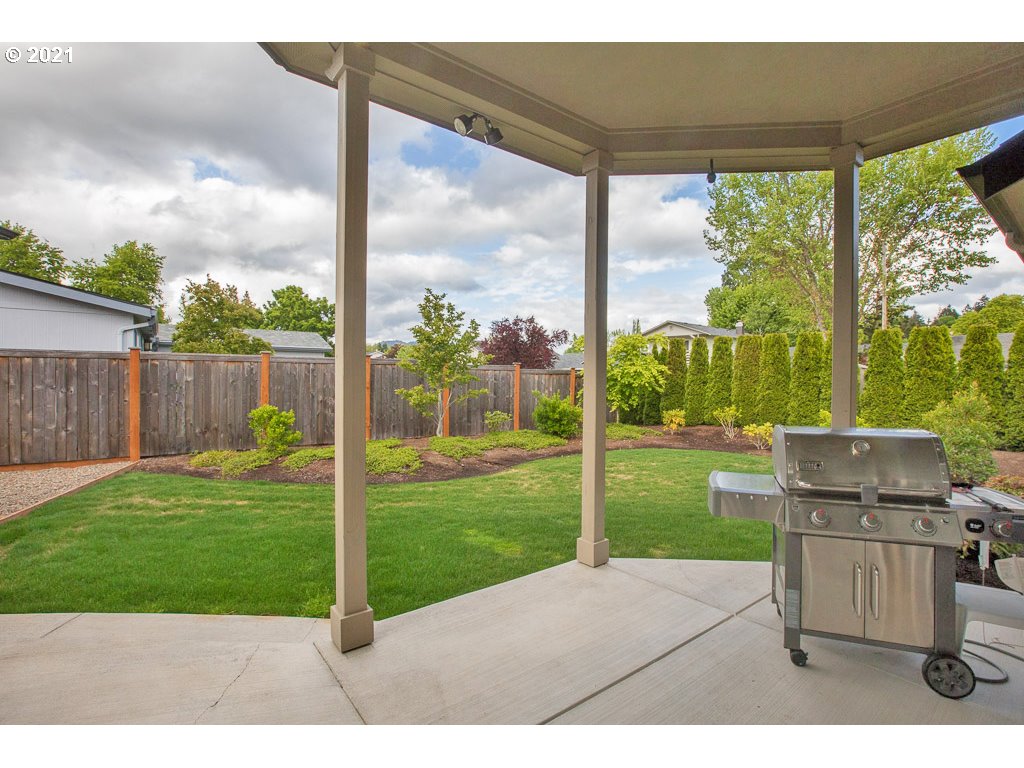 818 Hamilton Street Springfield, OR 97477 - Photo 14 of 32