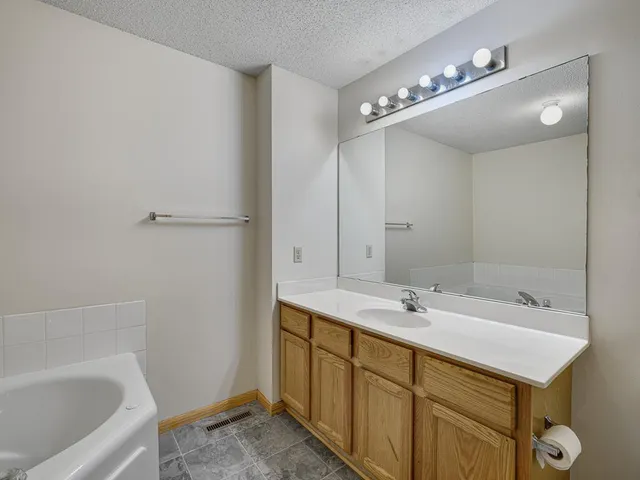 $234,000 | 4275 Merrimac Lane North, Unit 20, Plymouth, MN 55446