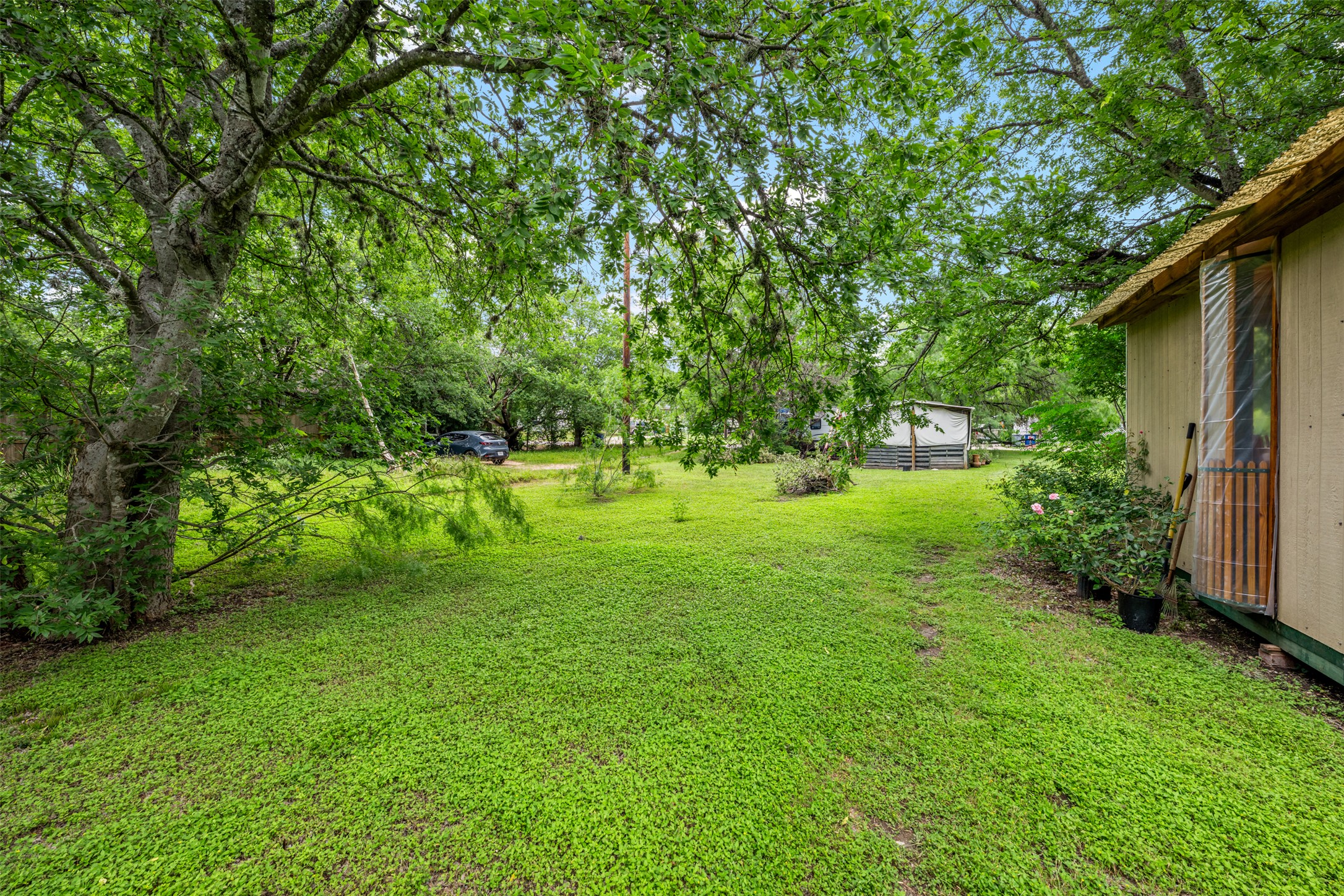 1132 Eleanor Street Austin, TX 78721 - Photo 9 of 14 Tool shed on the left side of the lot