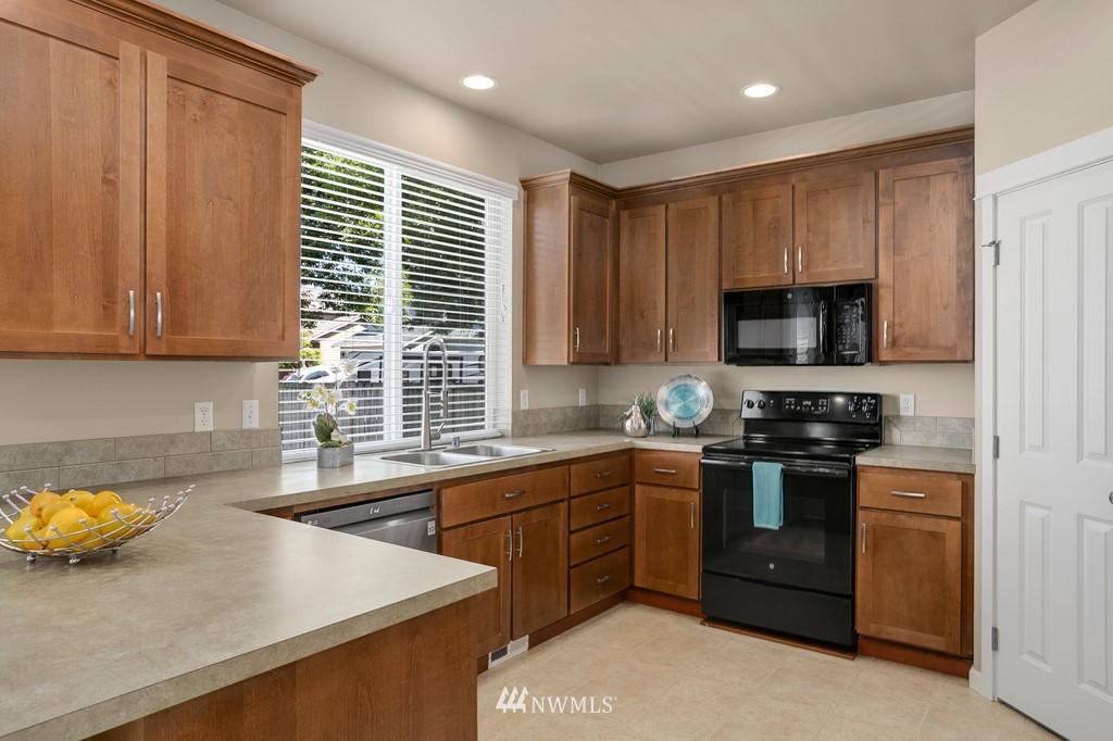 4336 Rigi Street Southeast Lacey, WA 98503 - Photo 7 of 25 Gallery Image 7