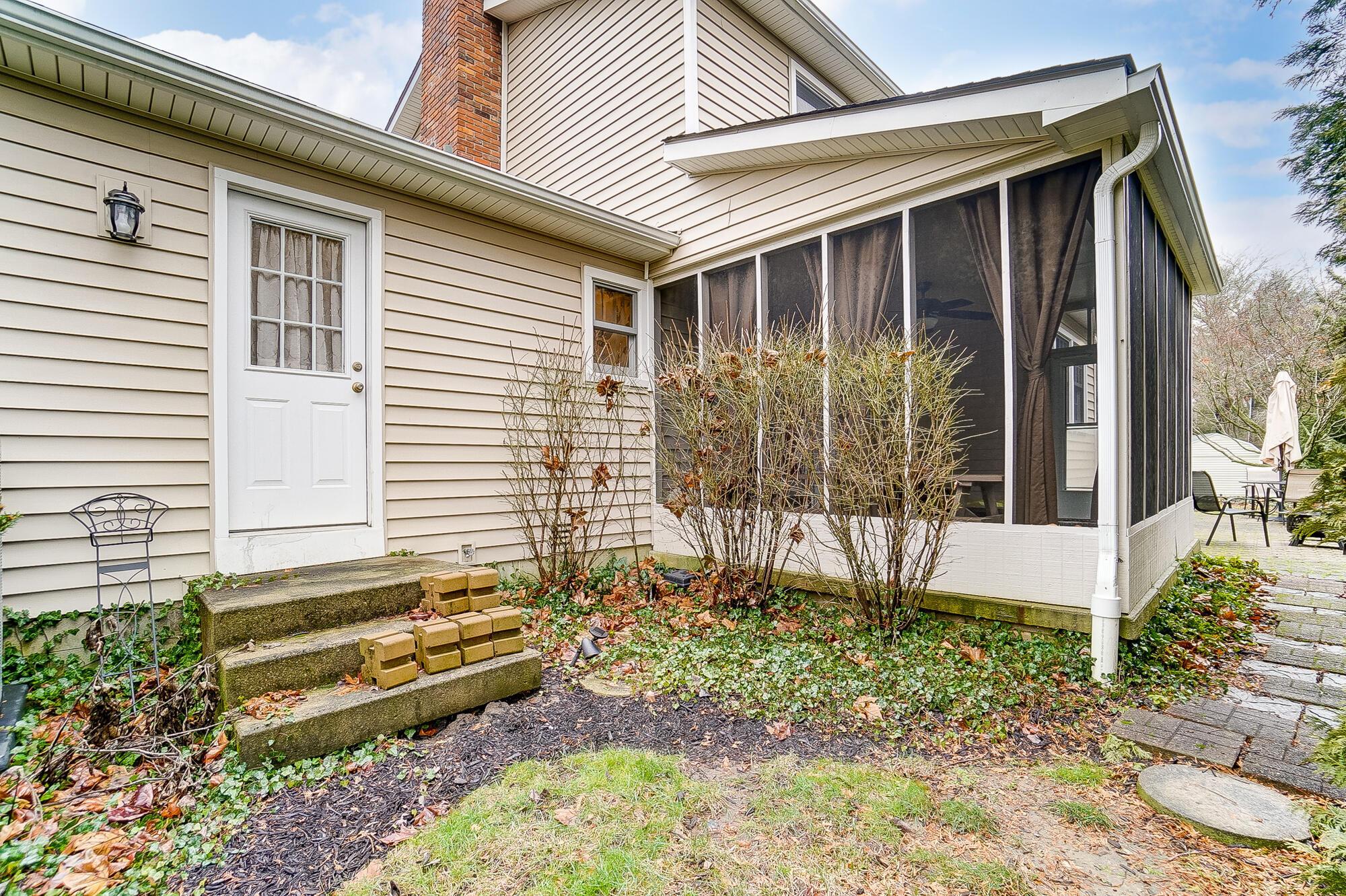 1200 Windham Road Columbus, OH 43220 - Photo 73 of 84 076
