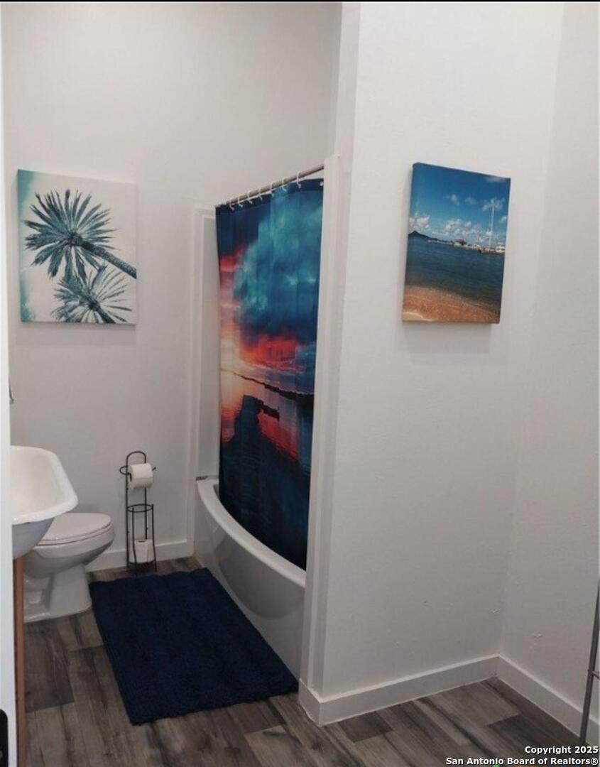 71 Avril Drive Port Lavaca, TX 77979 - Photo 16 of 19 a living room with furniture and a rug