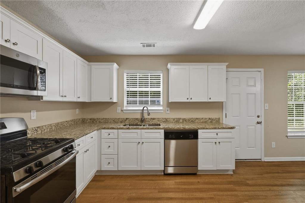 2795 Oxford Drive Decatur, GA 30034 - Photo 11 of 35