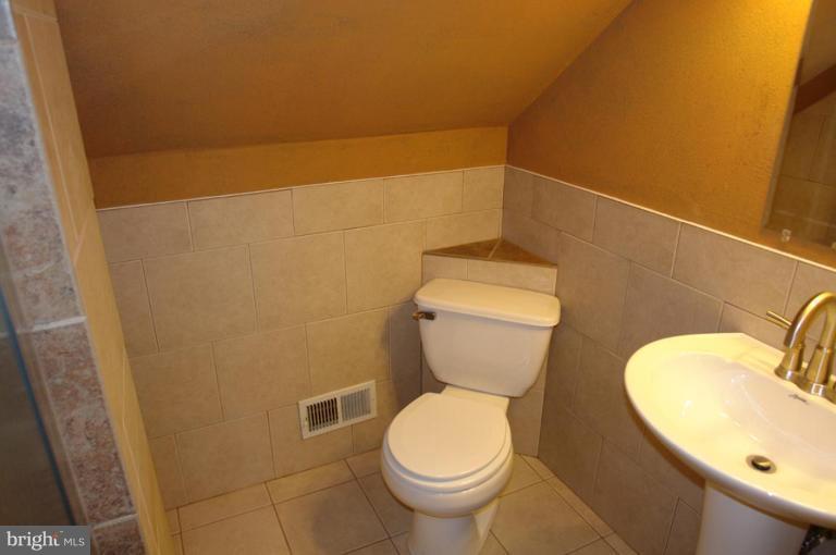 14 Mansion Road Linthicum Heights, MD 21090 - Photo 18 of 20 Bath #2