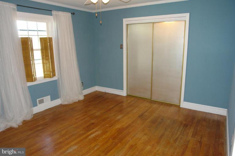 14 Mansion Road Linthicum Heights, MD 21090 - Photo 8 of 20 Master Bedroom