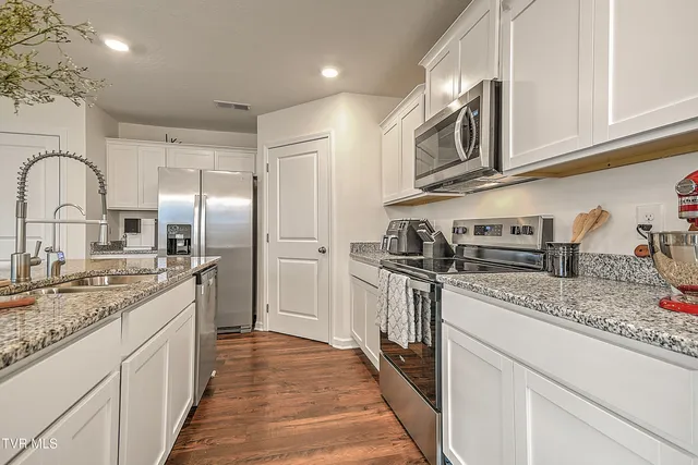 $325,000 | 148 Crawford Circle, Bluff City, TN 37618