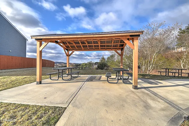 $325,000 | 148 Crawford Circle, Bluff City, TN 37618