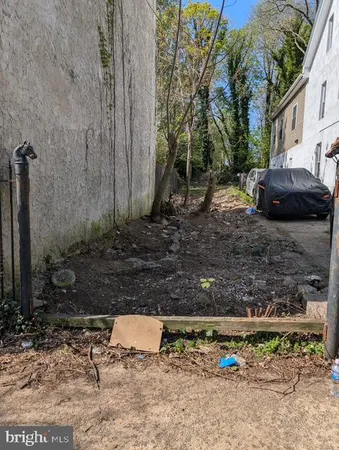 a view of a backyard of the house