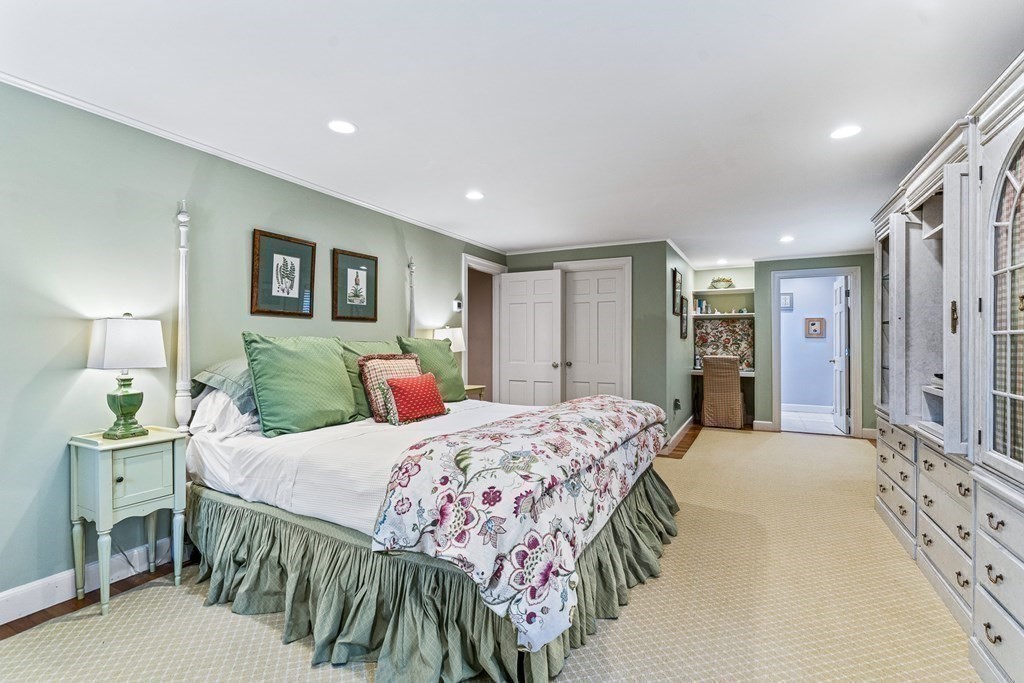 137 Hampshire Road Wellesley, MA 02481 - Photo 17 of 27