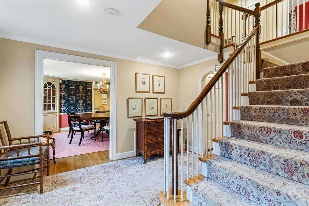 137 Hampshire Road Wellesley, MA 02481 - Photo 2 of 27