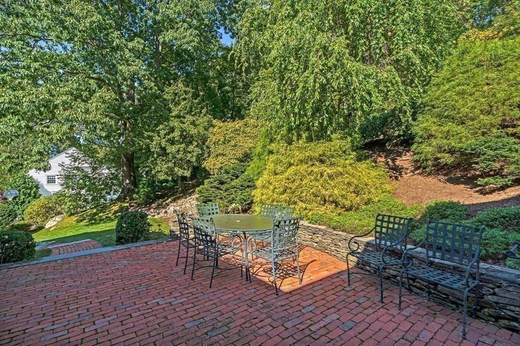 137 Hampshire Road Wellesley, MA 02481 - Photo 22 of 27