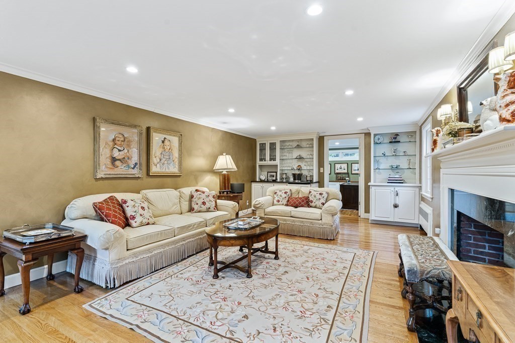 137 Hampshire Road Wellesley, MA 02481 - Photo 5 of 27