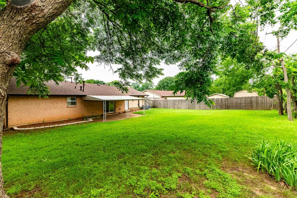 3213 Thames Street Irving, TX 75062 - Photo 24 of 25 a view of a house with backyard and a sitting area