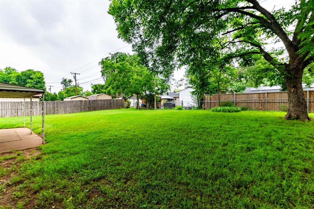 3213 Thames Street Irving, TX 75062 - Photo 25 of 25 a view of a backyard with a garden