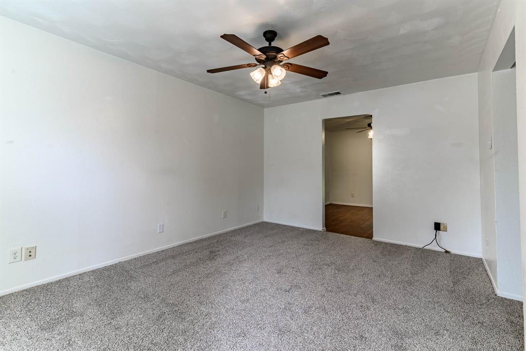 3213 Thames Street Irving, TX 75062 - Photo 4 of 25 a view of an empty room