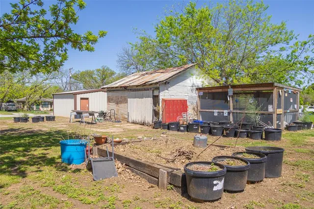 $142,500 | 601 East Ross Avenue, De Leon, TX 76444