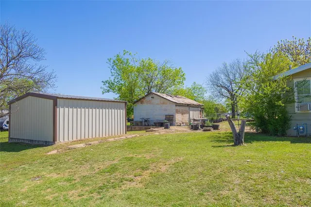 $142,500 | 601 East Ross Avenue, De Leon, TX 76444