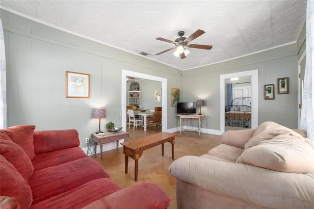 $142,500 | 601 East Ross Avenue, De Leon, TX 76444