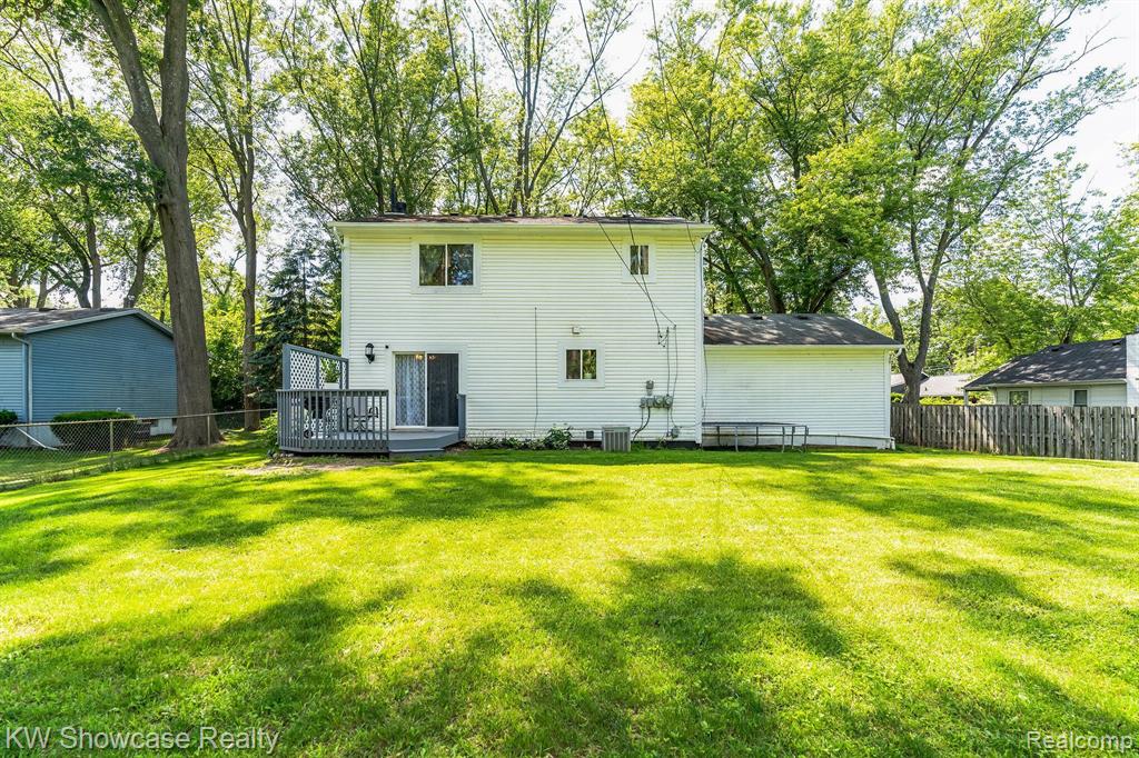 3245 Rio Vista Street Commerce Township, MI 48382 - Photo 15 of 19