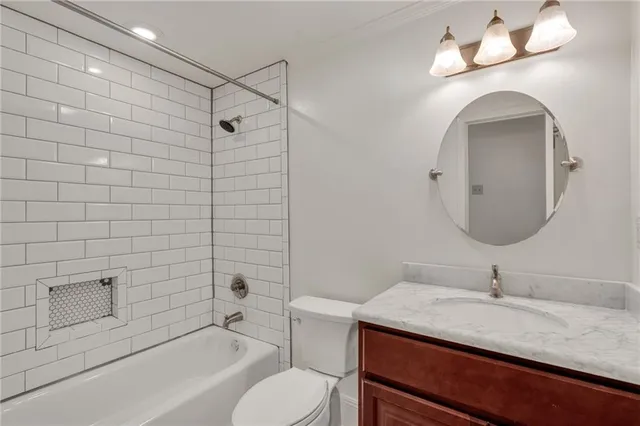 $1,500 | 527 Burgundy Street, Unit 5, New Orleans, LA 70112