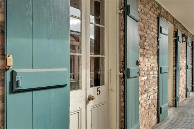 $1,500 | 527 Burgundy Street, Unit 5, New Orleans, LA 70112