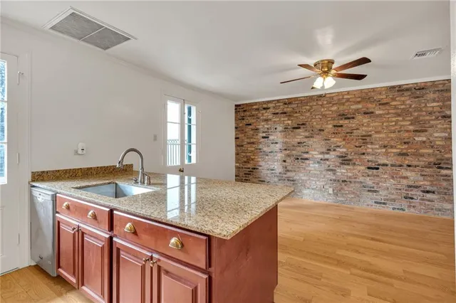 $1,500 | 527 Burgundy Street, Unit 5, New Orleans, LA 70112