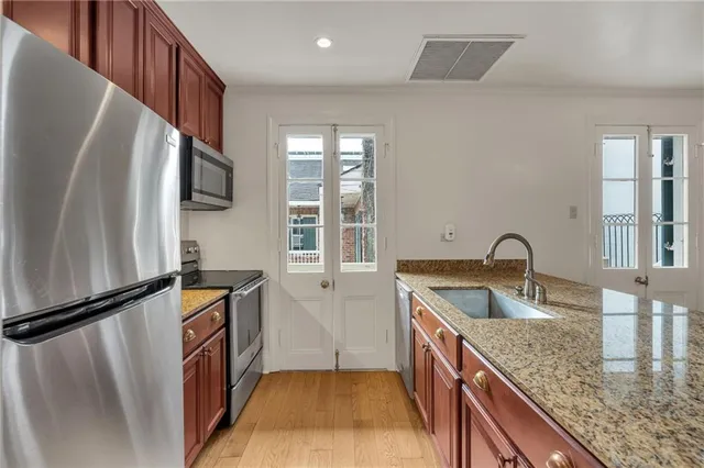 $1,500 | 527 Burgundy Street, Unit 5, New Orleans, LA 70112