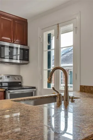 $1,500 | 527 Burgundy Street, Unit 5, New Orleans, LA 70112