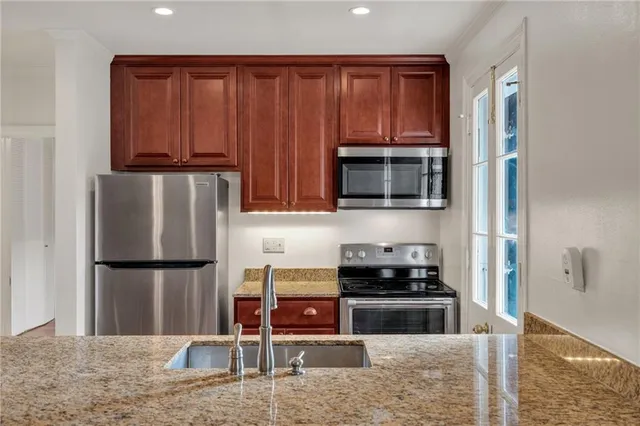 $1,500 | 527 Burgundy Street, Unit 5, New Orleans, LA 70112