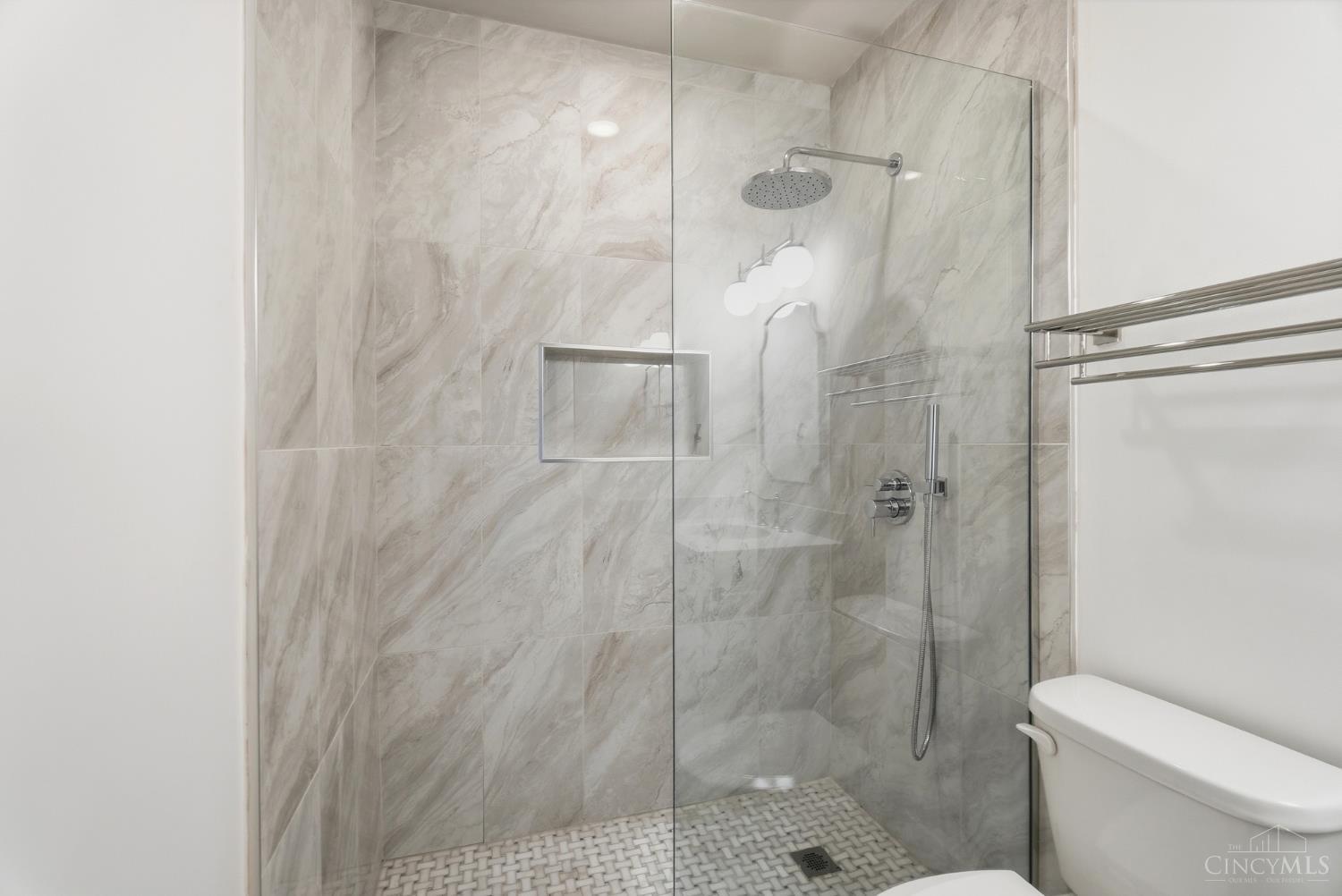 607 Main Street, Unit 5 Cincinnati, OH 45202 - Photo 23 of 36