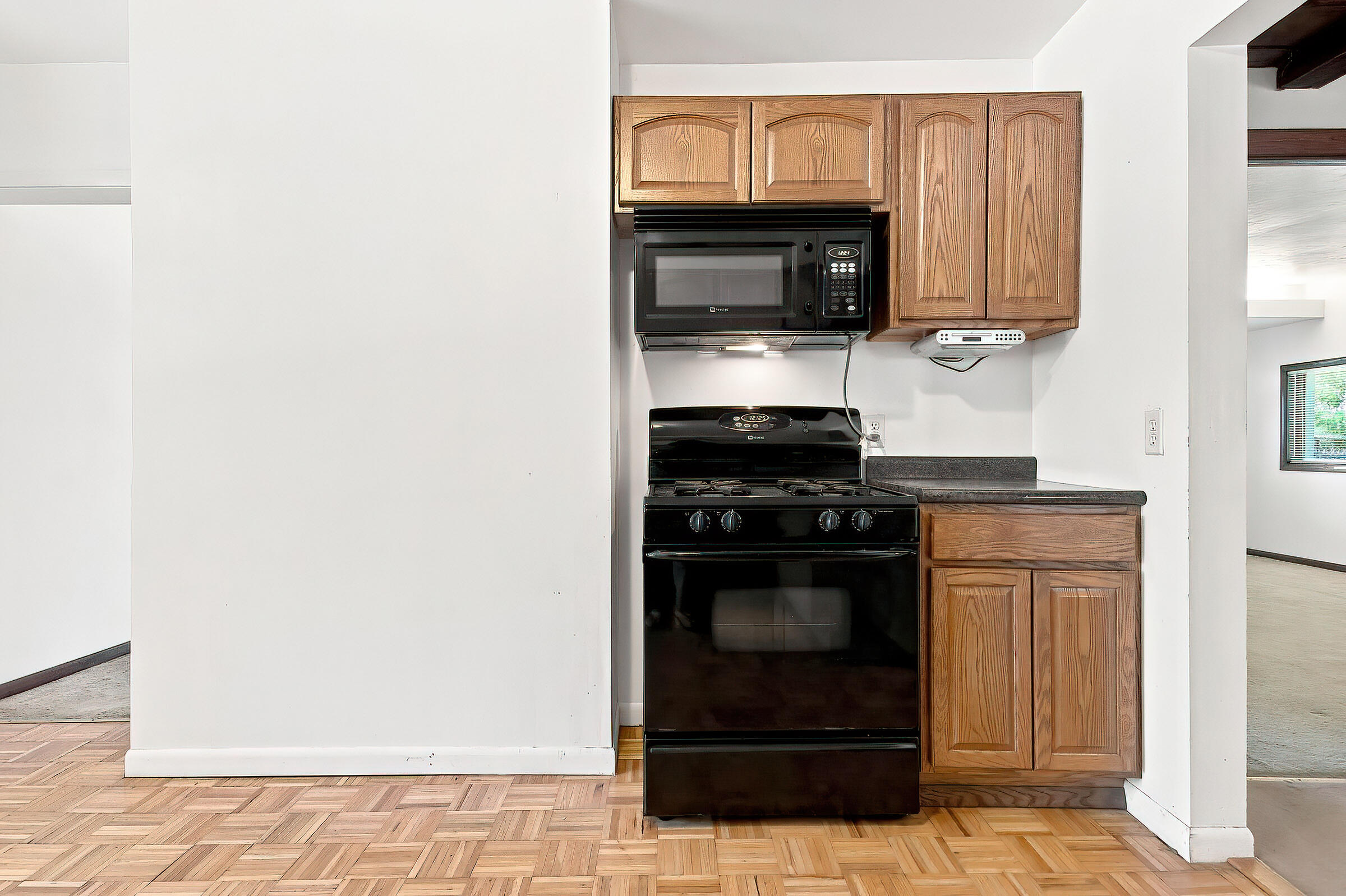 2910 Northwestern Avenue Racine, WI 53404 - Photo 13 of 45 12 IMG_0311