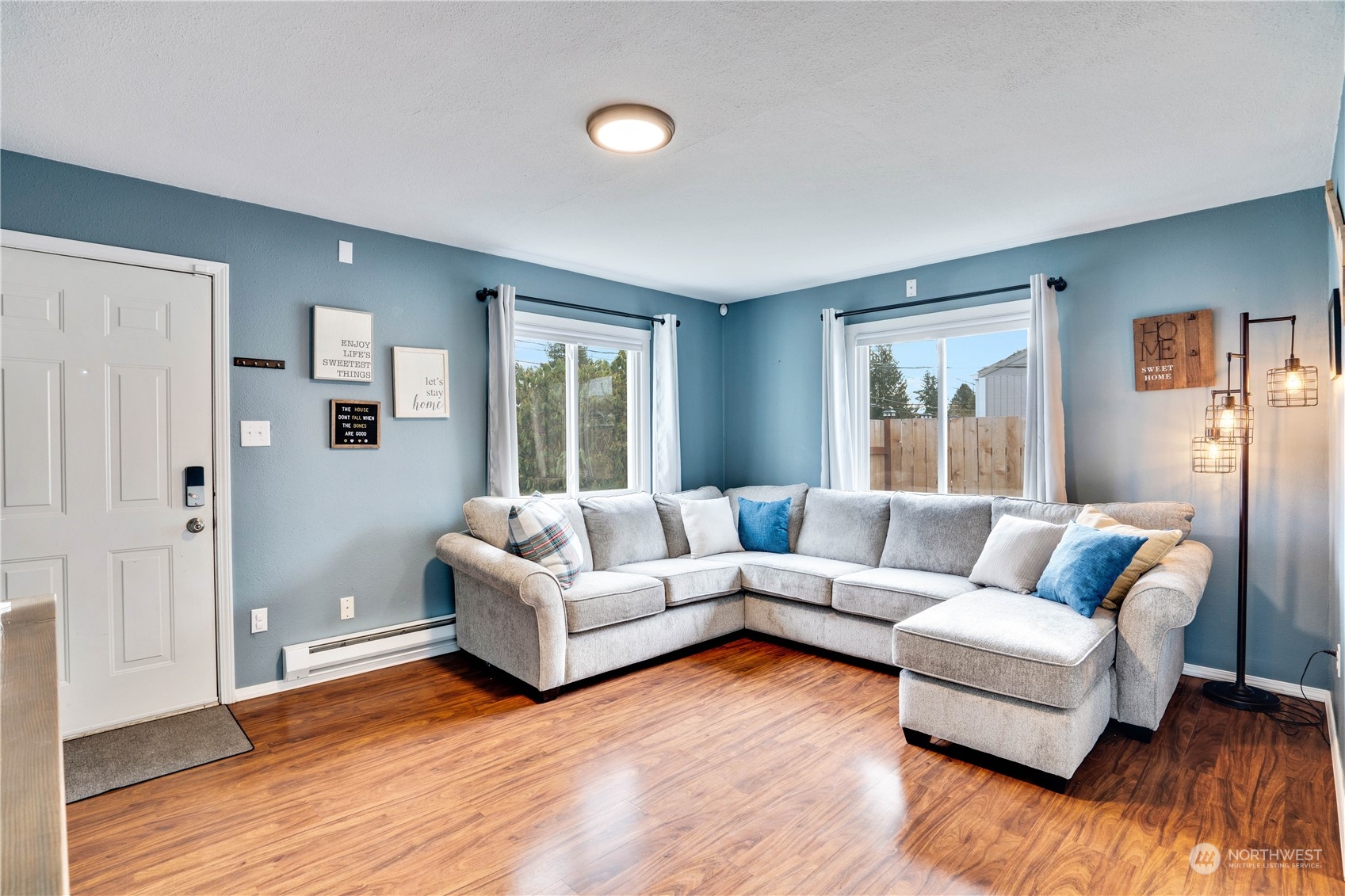 836 South Rochester Street Tacoma, WA 98465 - Photo 3 of 37 Gallery Image 3