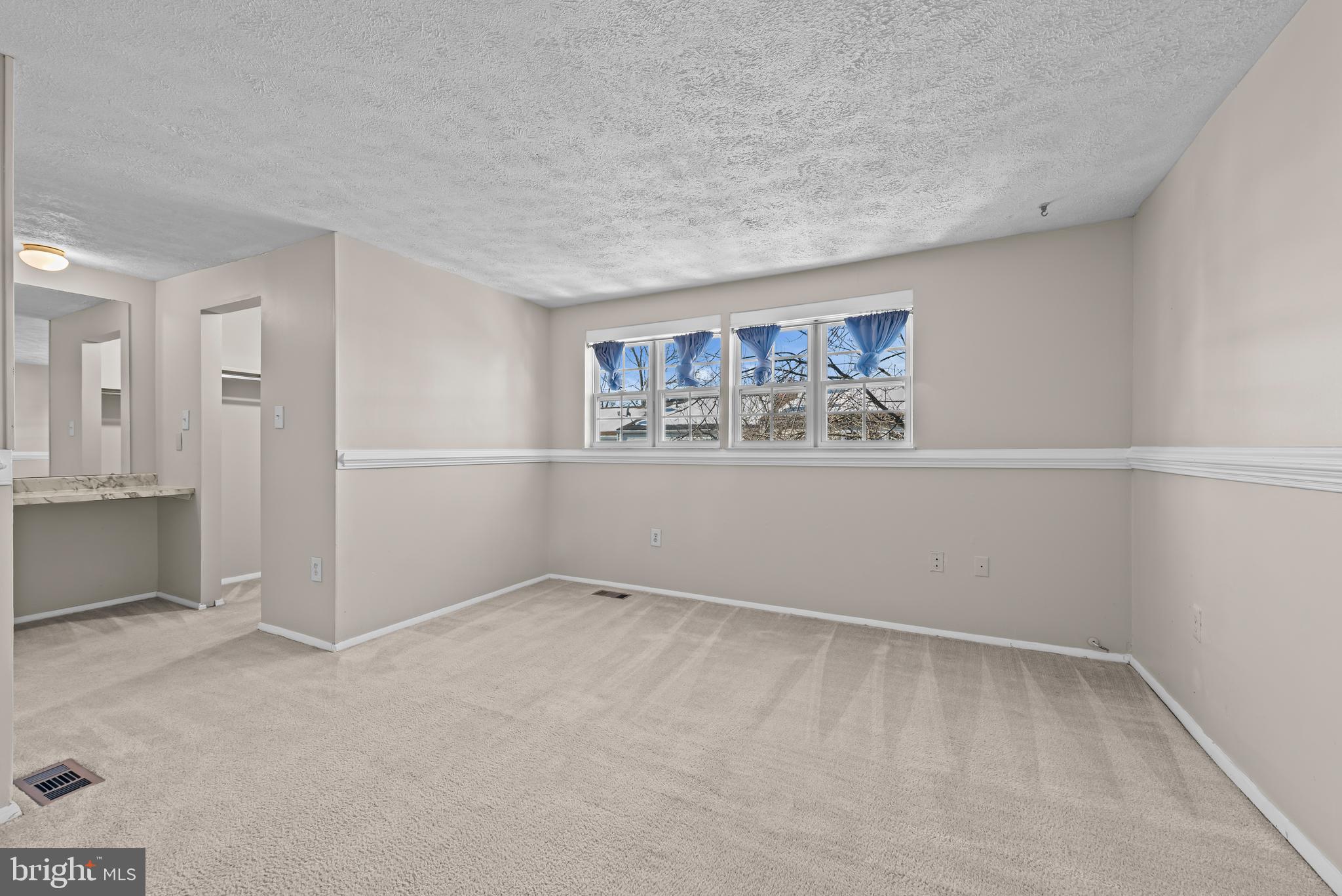 8392 Shady Grove Circle Manassas, VA 20110 - Photo 13 of 26