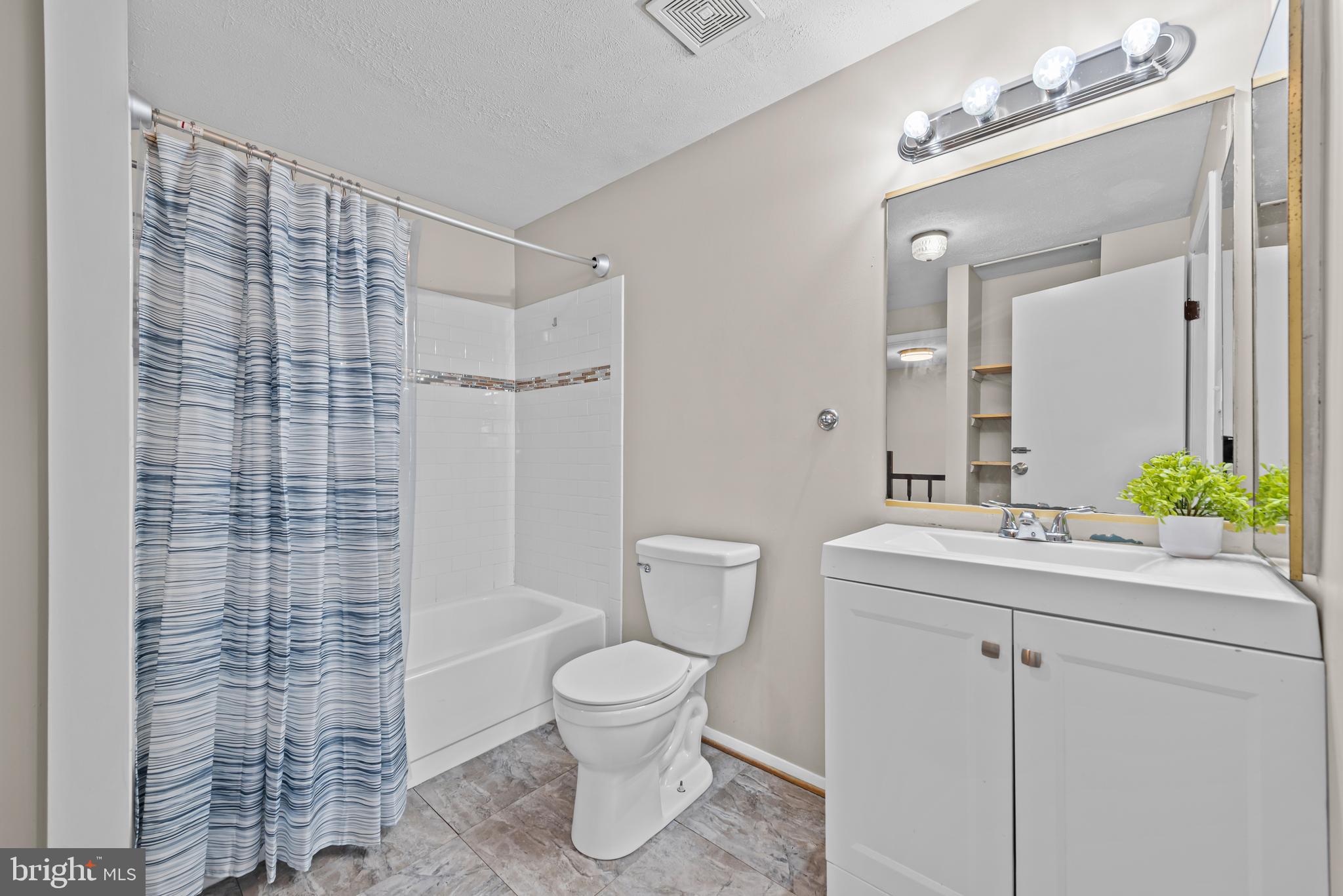 8392 Shady Grove Circle Manassas, VA 20110 - Photo 16 of 26