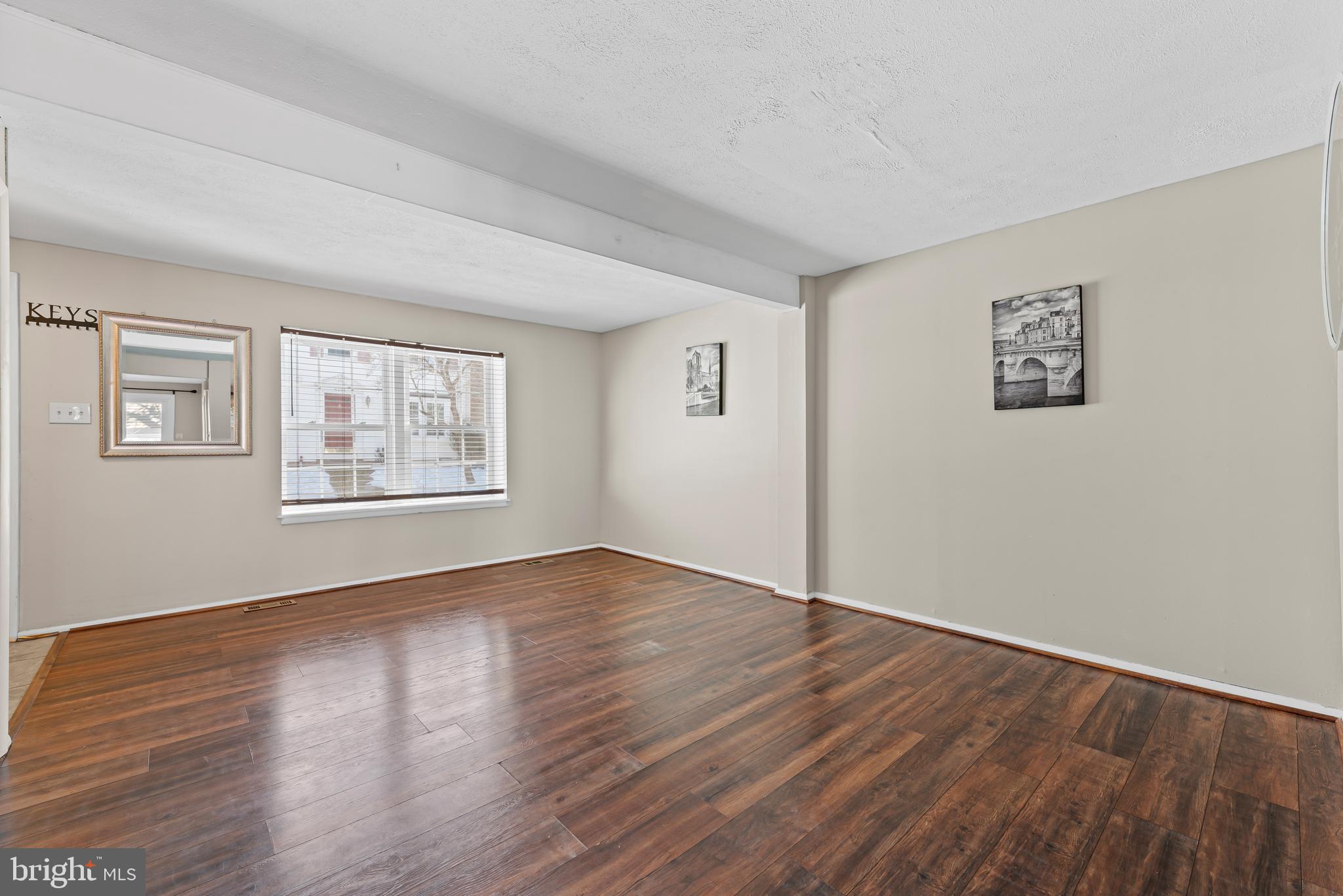 8392 Shady Grove Circle Manassas, VA 20110 - Photo 4 of 26