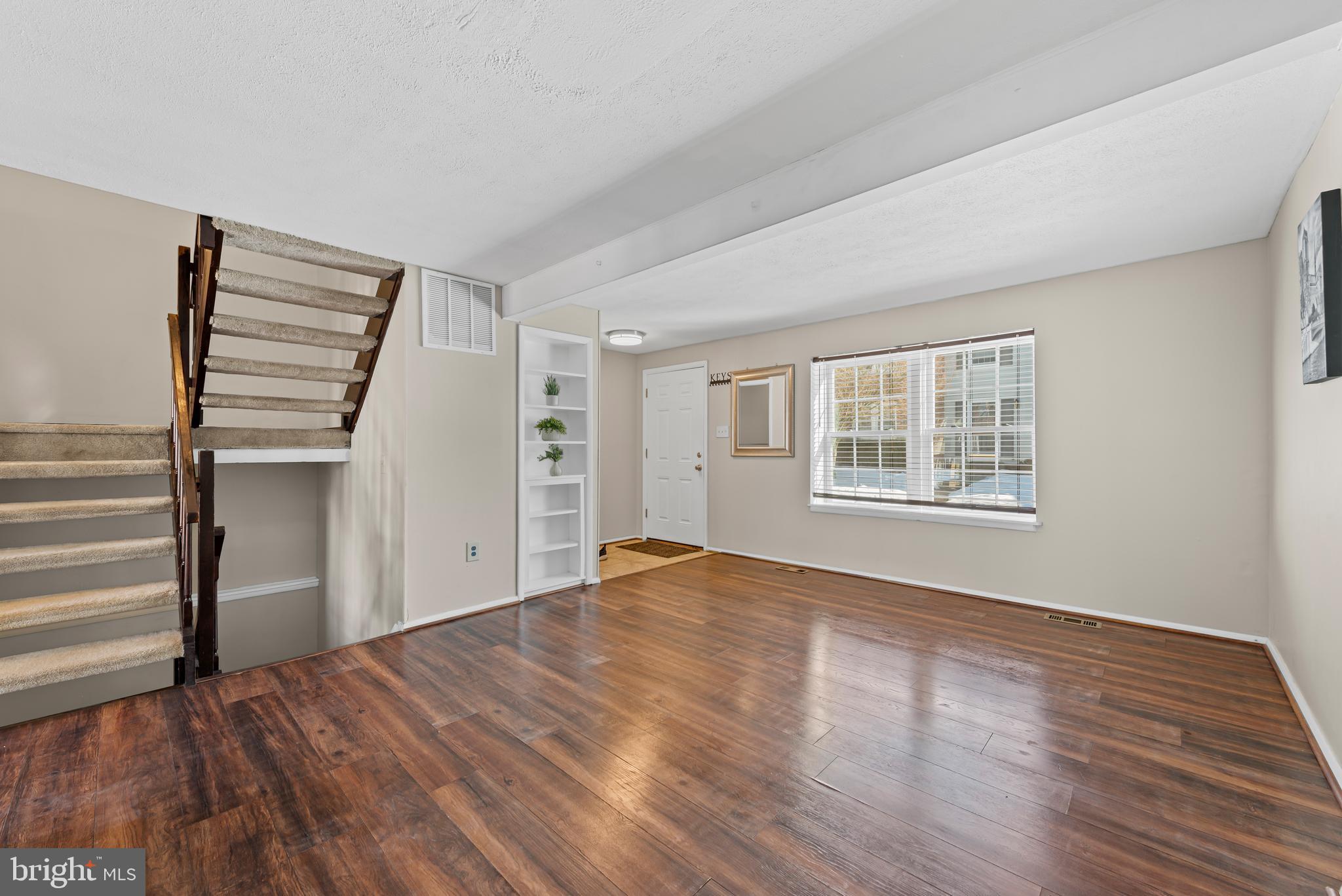 8392 Shady Grove Circle Manassas, VA 20110 - Photo 5 of 26