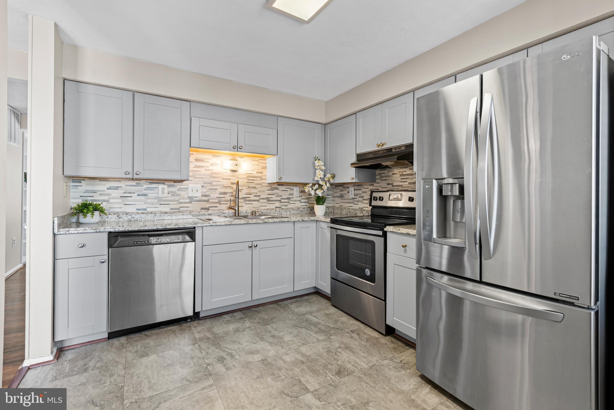 8392 Shady Grove Circle Manassas, VA 20110 - Photo 10 of 26