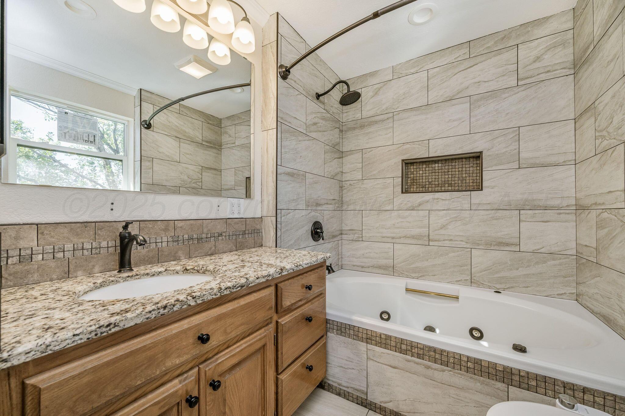 101 Mathis Drive Amarillo, TX 79118 - Photo 23 of 36 Primary Bathroom