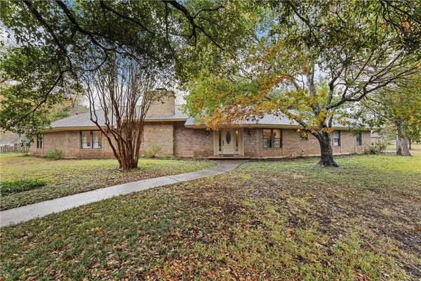 $500,000 | 297 Leafy Hollow Lane, McGregor, TX 76657
