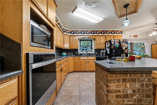 $500,000 | 297 Leafy Hollow Lane, McGregor, TX 76657