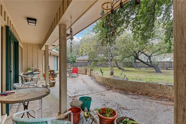 $500,000 | 297 Leafy Hollow Lane, McGregor, TX 76657